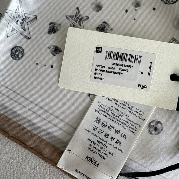 NWT Fendi Scarf 100% Silk Stars Beige Planets 100% Authentic 90 cm 90 cm - Picture 8 of 9
